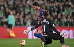 Ferran Torres anotó el 1-0 de Barcelona ante Racing de Santander.