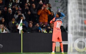 Lamine Yamal continúa inspirado con Barcelona.