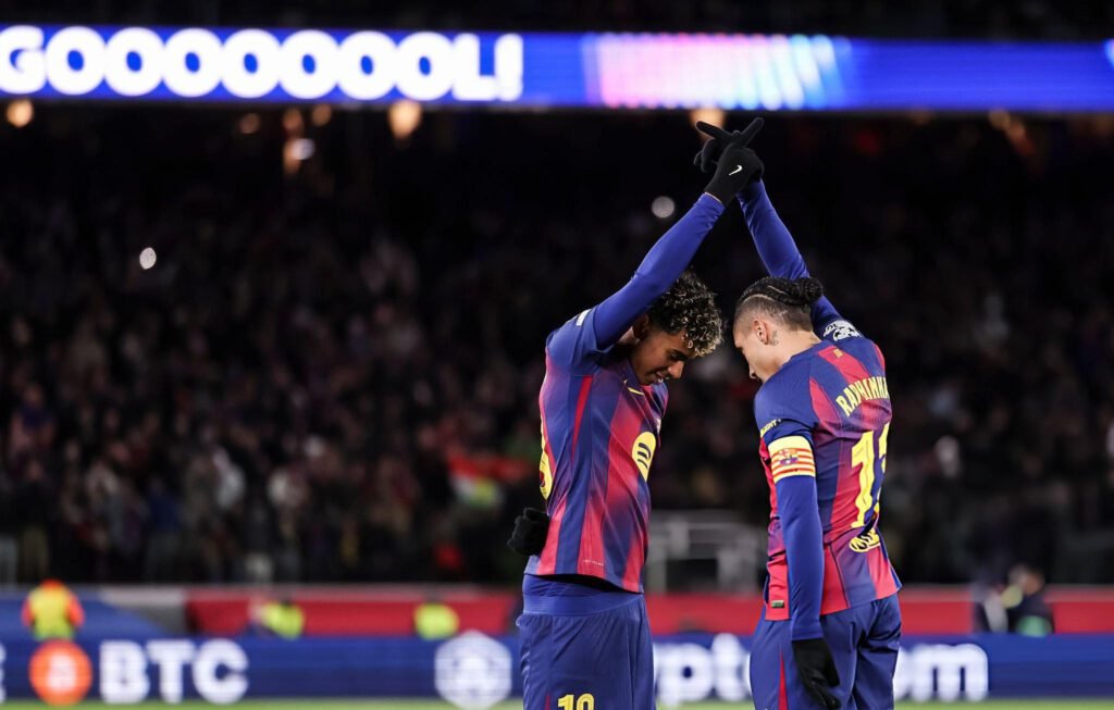 Lamine, sin límites: anotó y asistió para llevar al Barcelona a 8vos de Champions 7 Lamine Yamal y Raphinha, una combinación letal en el Barcelona.