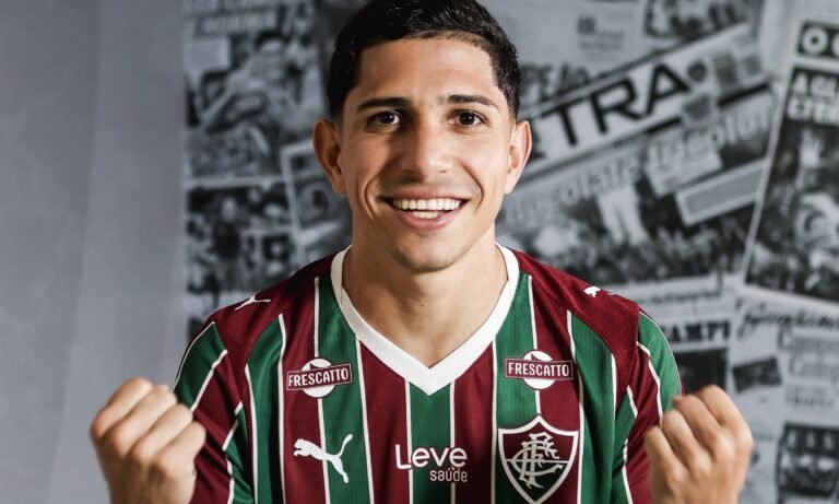 Home 22 Jefferson Savarino, presentado por Fluminense.