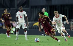 Telasco Segovia en el duelo entre Venezuela y Canadá.