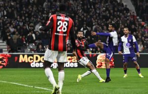 Cásseres anotó su primer gol de la Ligue 1 2025-26.