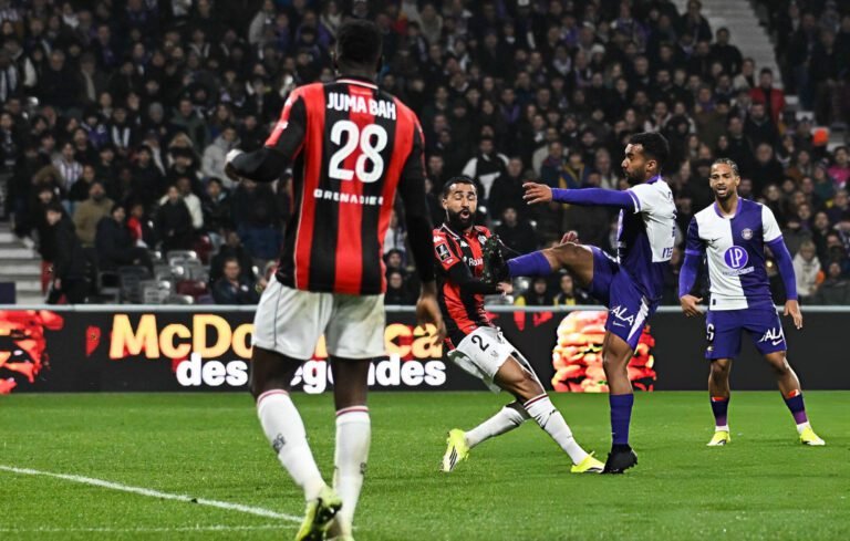 Home 20 Cásseres anotó su primer gol de la Ligue 1 2025-26.