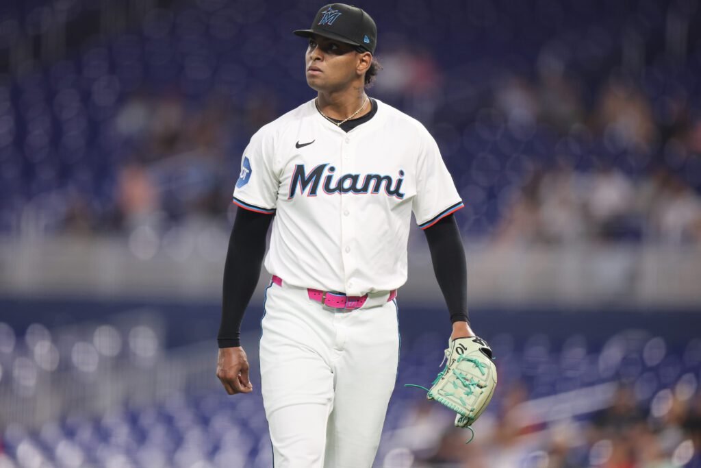 Los Yankees de Nueva York persiguen a dos abridores dominicanos en el mercado 2 Yankees de Nueva York van por Edward Cabrera