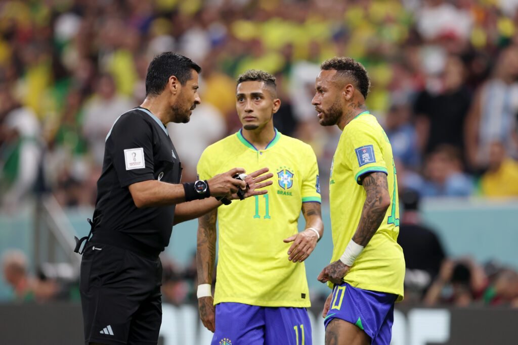 Raphinha entra en la élite goleadora brasileña del Barcelona 2 brazil v serbia group g fifa world cup qatar 2022