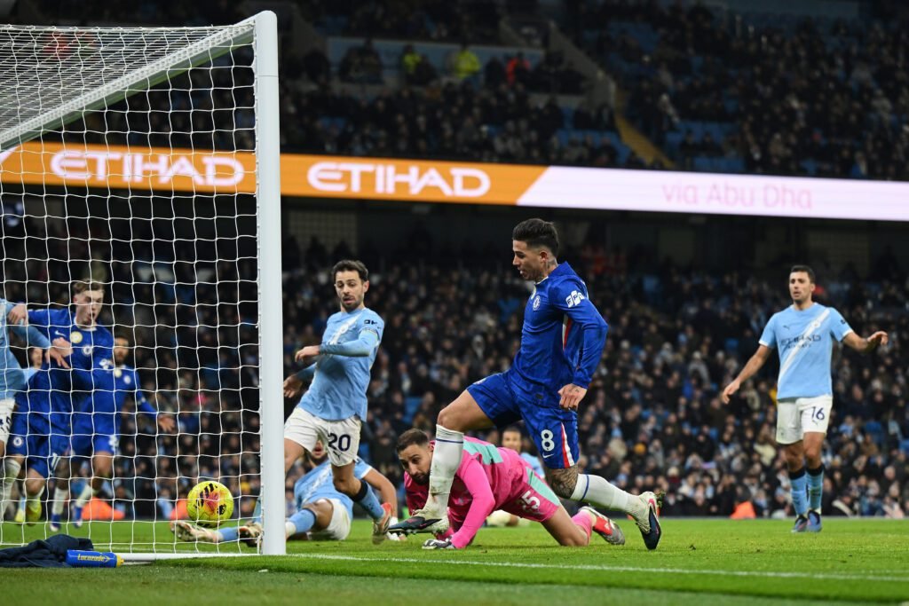 Enzo Fernández evita la derrota del Chelsea con un tanto agónico ante el Manchester City 2 Chelsea