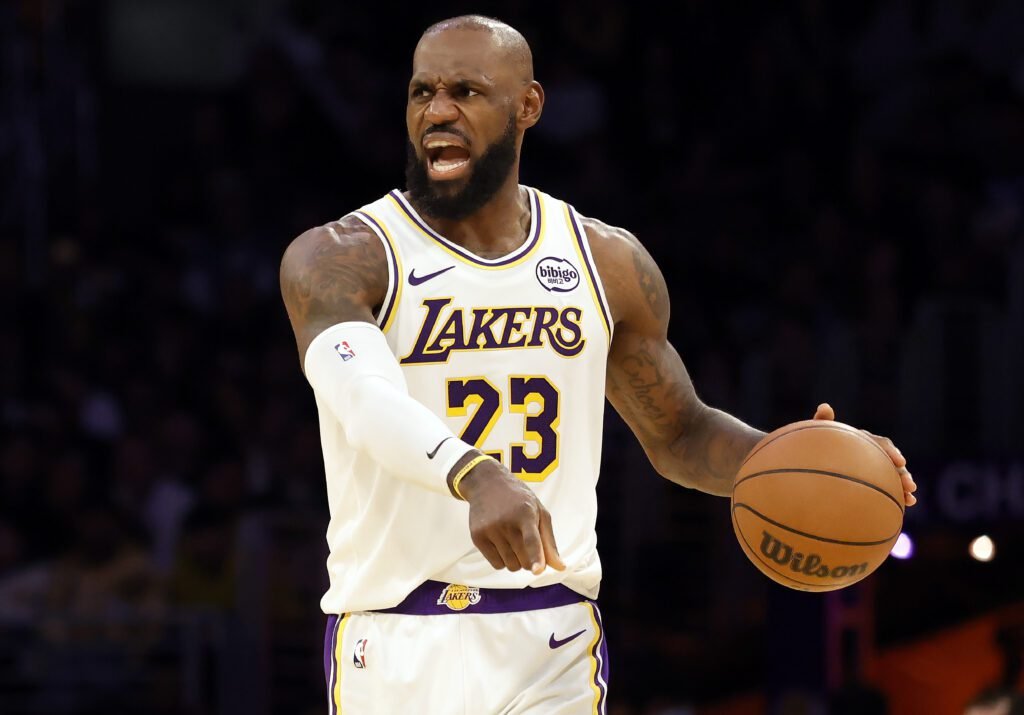 El futuro de LeBron James más allá de 2026: Tres caminos, una decisión 4 futuro de LeBron