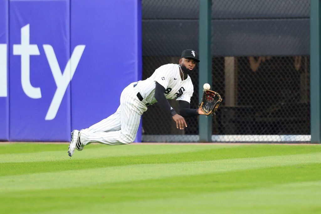 Los Mets de Nueva York suman a Luis Robert Jr. pero entregan a Luisangel Acuña 2 Luisangel Acuña es cambiado por Mets de Nueva York a cambio de Luis Robert Jr