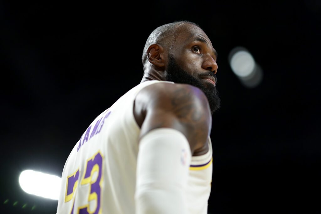 El futuro de LeBron James más allá de 2026: Tres caminos, una decisión 4 futuro de LeBron