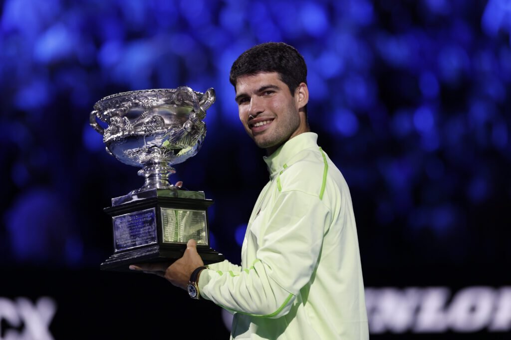 ¡Historia! Carlos Alcaraz vence a Novak Djokovic y gana su primer Abierto de Australia 1 Alcaraz