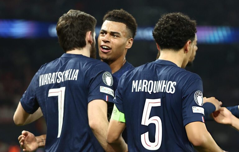 Désiré Doué lideró al PSG a los octavos de final de la Champions.