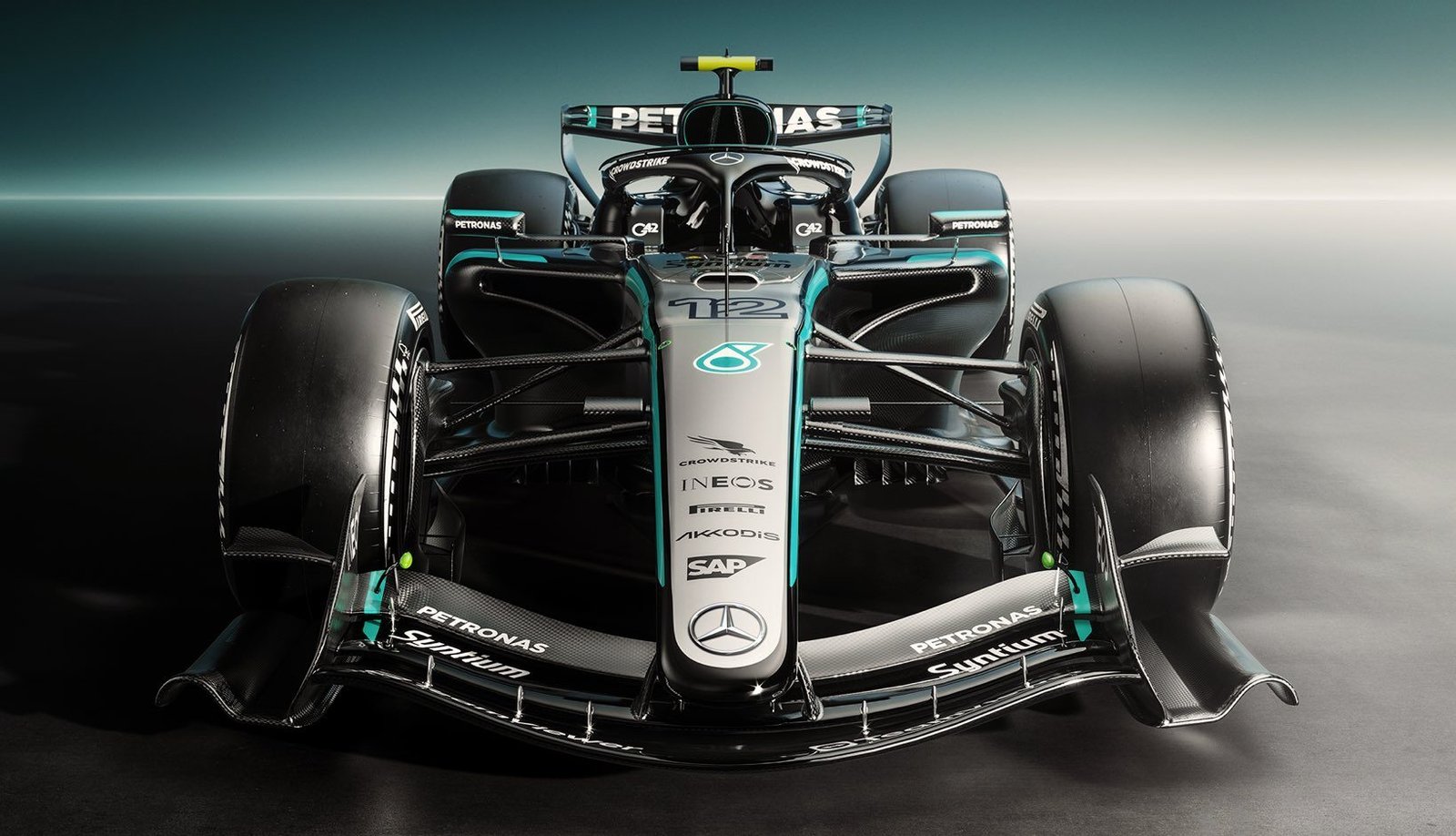 Mercedes llega con su W17 como el mejor perfilado para ganar 2 G XJ ObWgAAti4t e1770491703835