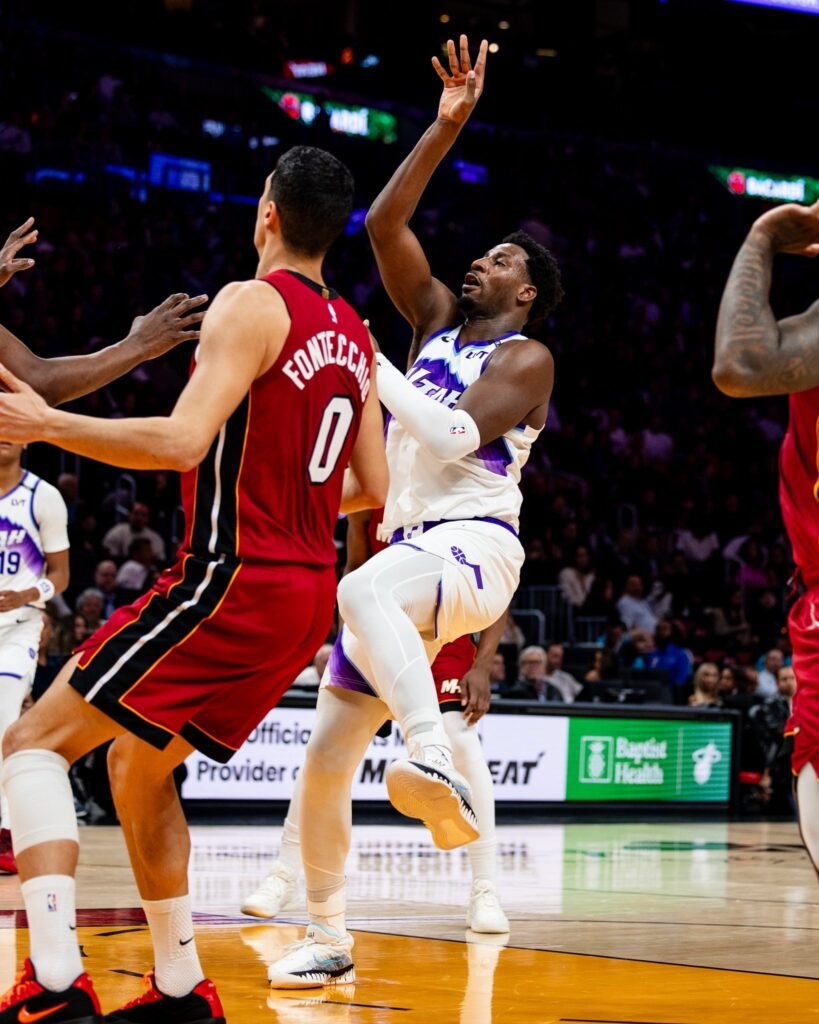 Miami cae en los últimos segundos ante el Utah Jazz con 115 a 111 1 HAwnzFubQAAN0uo