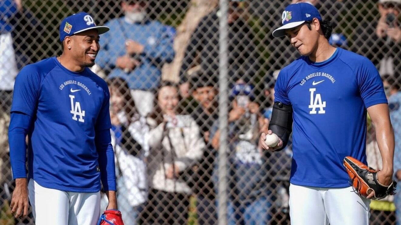Ohtani ataca de nuevo desde el montículo: los Dodgers hablan de su gran avance 2 Ohtani y Edwin Sugar Díaz en Camelback Ranch.