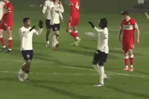 Keiber Lamadrid anotó su primer gol con West Ham, esta vez en la sub 21 del equipo.