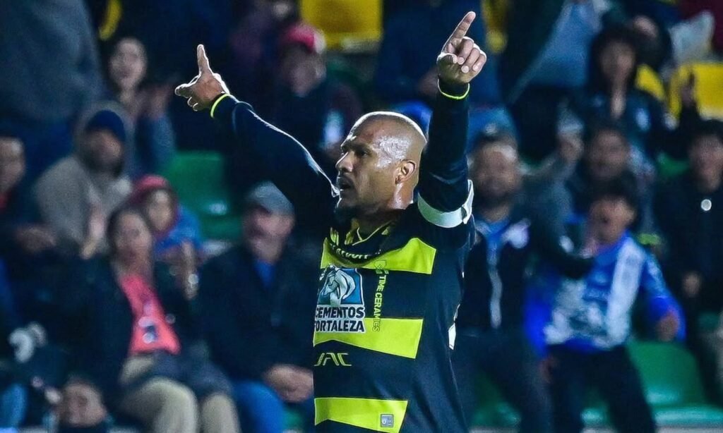 Salomón Rondón conduce al Pachuca a la victoria 2-0 sobre Juárez 8 Salomón Rondón.