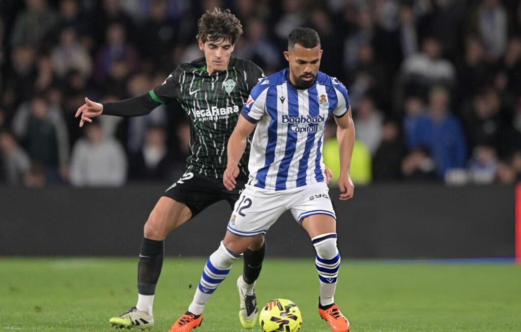 Salomón Rondón conduce al Pachuca a la victoria 2-0 sobre Juárez 1 Yangel Herrera.