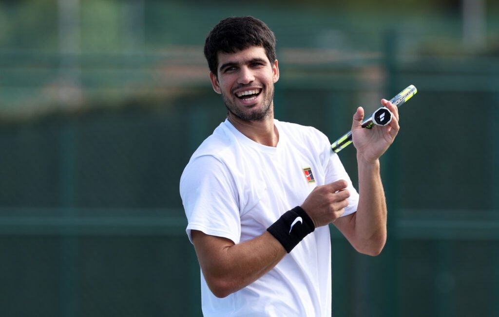 Sinner habla de su derrota ante Djokovic en Australia: "No fue fácil de aceptar" 3 carlos alcaraz training session