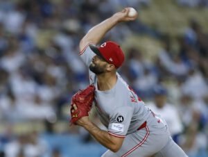 Nick Martínez firma con los Rays de Tampa Bay