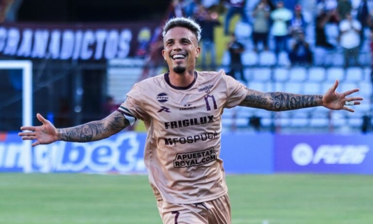 Home 30 Edson Alejandro Tortolero marcó el golazo de la victoria de Carabobo sobre Huachipato.