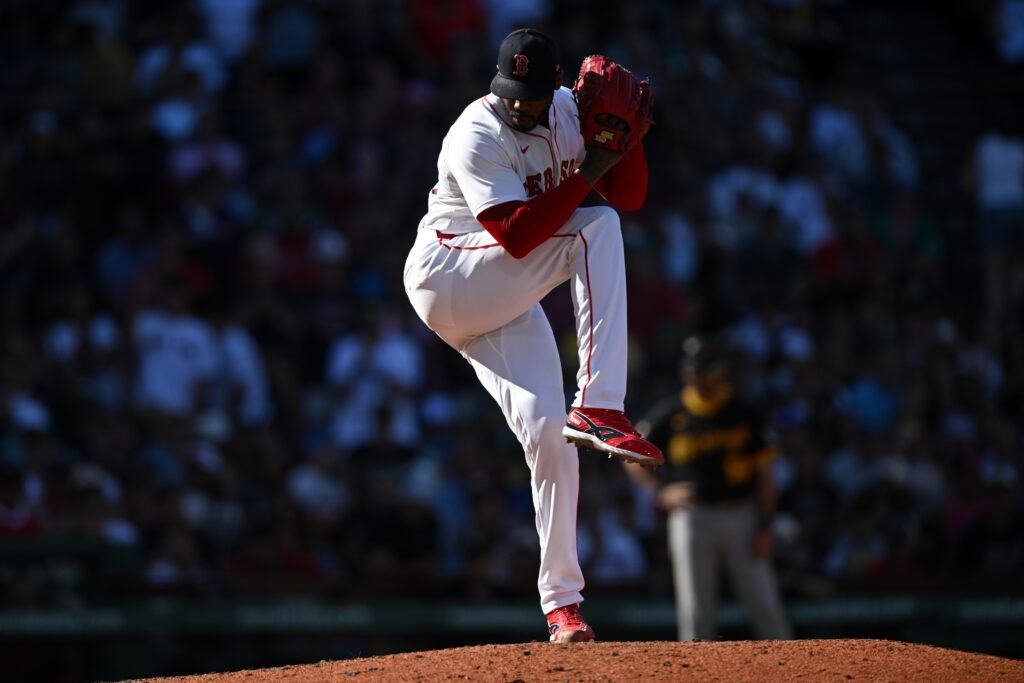 ¡3 ponches! Aroldis Chapman regresa con Medias Rojas de Boston "donde lo dejó" 1 pittsburgh pirates v boston red sox