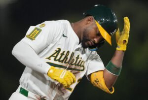 Miguel Andújar firma con los Padres de San Diego