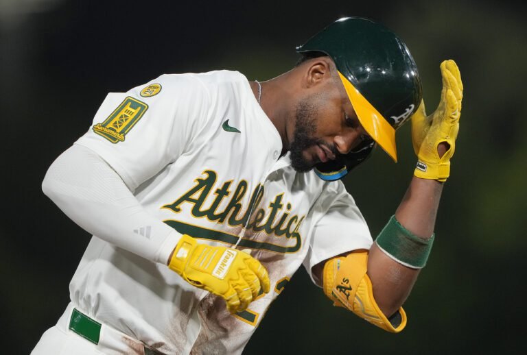 Miguel Andújar firma con los Padres de San Diego