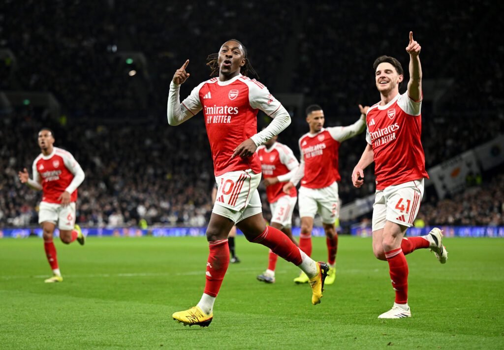 Arsenal golea a Tottenham y sigue liderando la Premier League 1 Arsenal