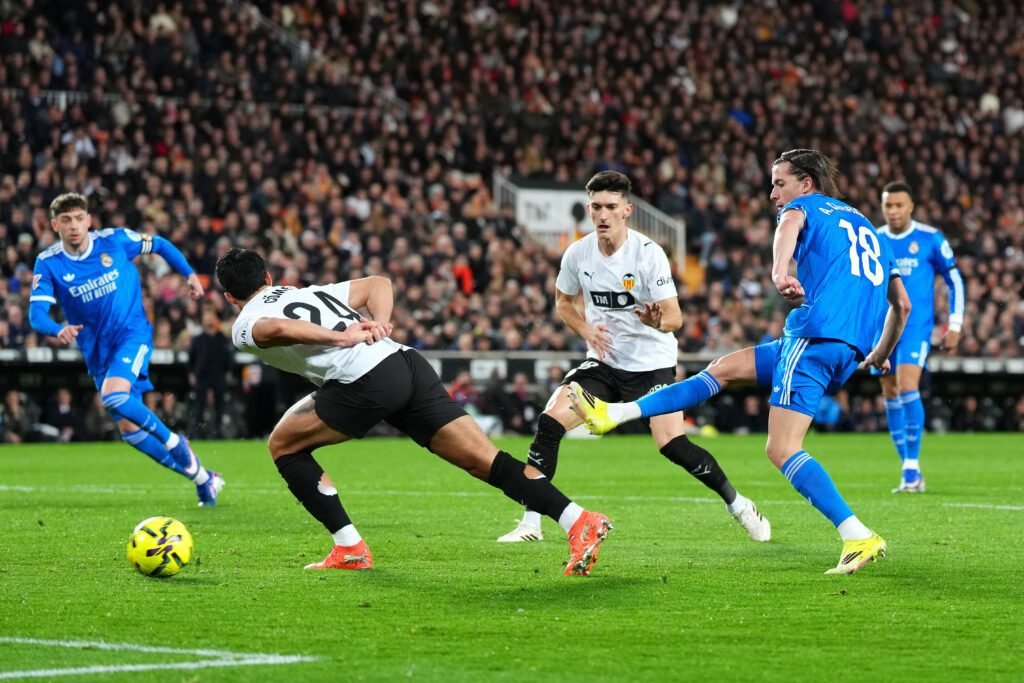 Real Madrid venció 2-0 al Valencia y sigue en pelea por LaLiga 1 Real Madrid