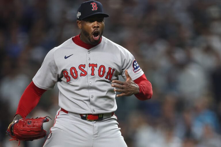 Home 28 Aroldis Chapman regresa con todo en el 2026 con Medias Rojas de Boston
