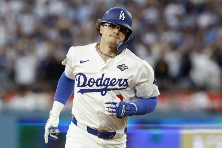 Home 31 Kike Hernández firma con Dodgers de Los Ángeles