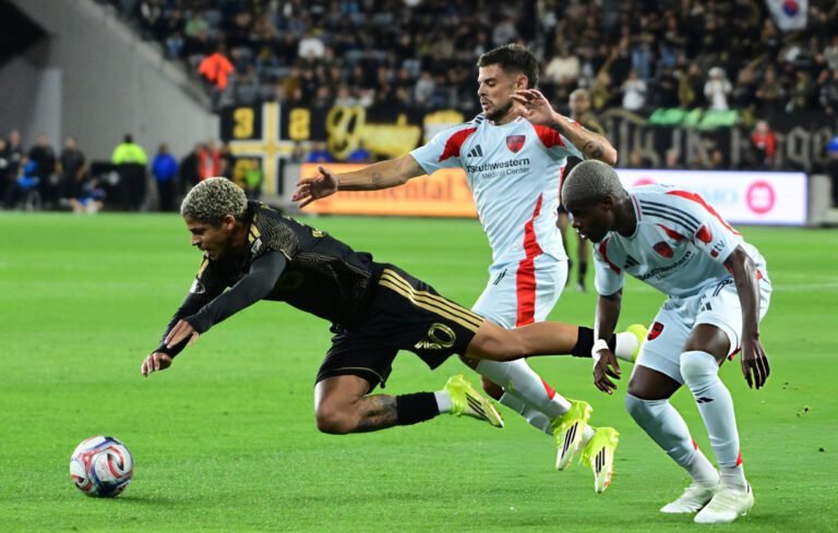 Home 27 David Martínez marcó un golazo en la victoria de LAFC 1-0 sobre FC Dallas.
