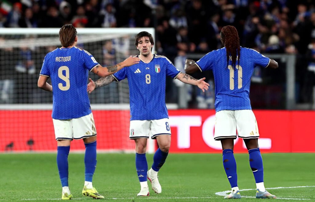 Italia, más cerca de volver a una Copa del Mundo 2 Italia está cada vez más cerca de volver a una Copa del Mundo.