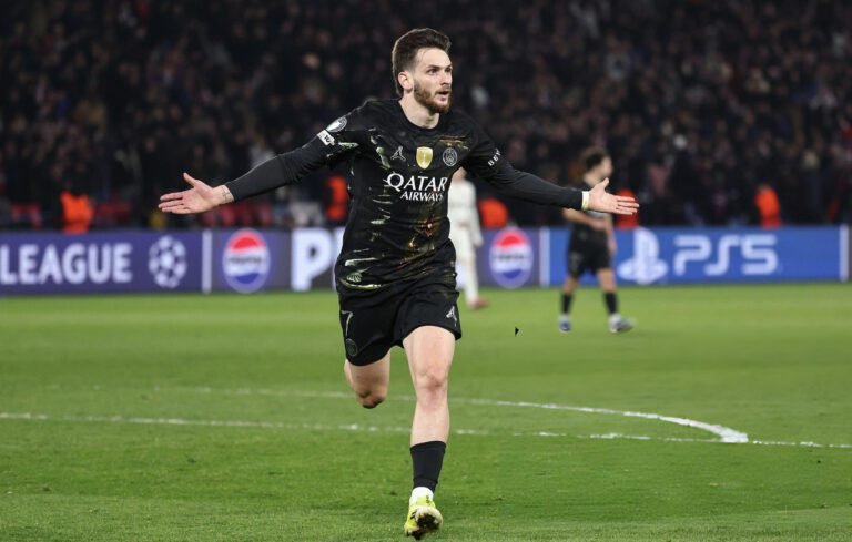 PSG derrotó 5-2 al Chelsea por la ida de octavos de final de la Champions League.