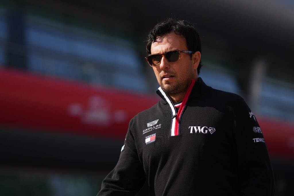 Checo Pérez revela falla crónica de Cadillac en el GP de China 1 checo perez 1