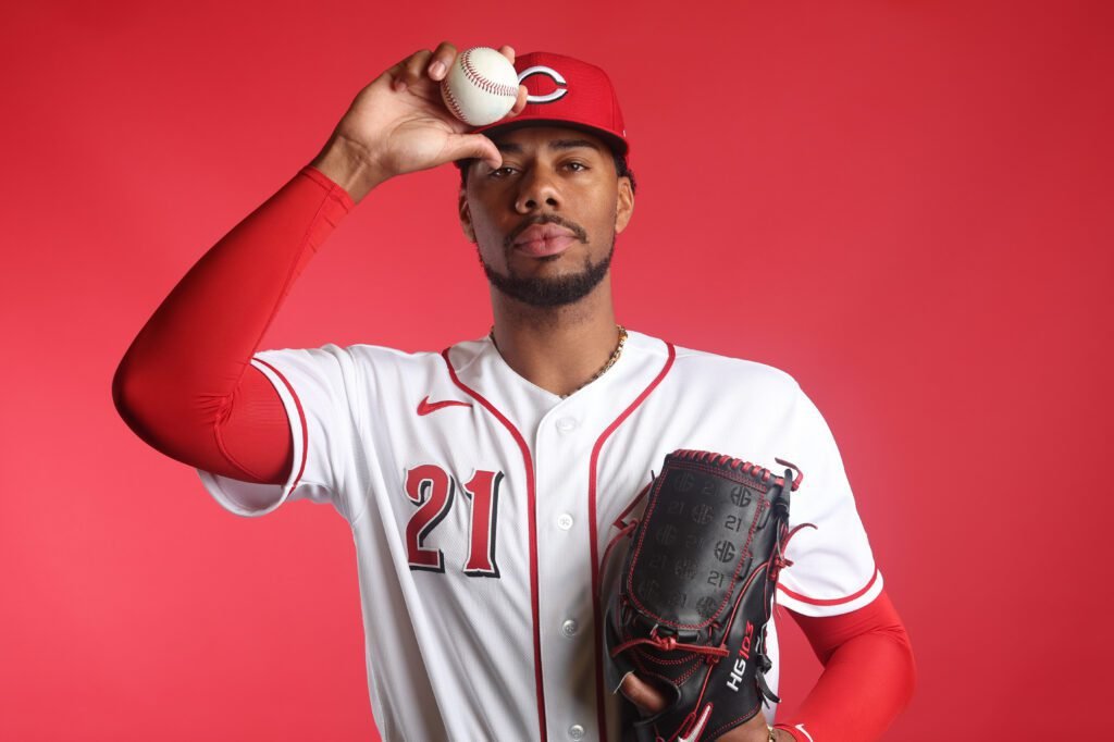 Hunter Greene, abridor estrella de Cincinnati, preocupa por posible lesión en su codo 1 Hunter Greene preocupa por posible lesión en el codo