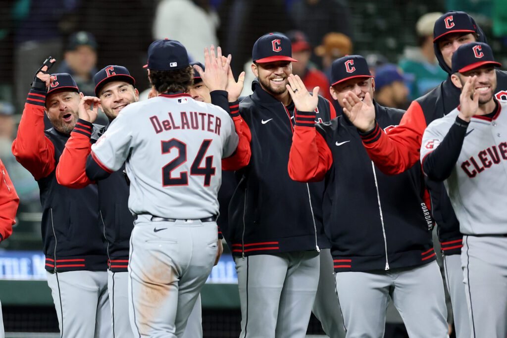 Chase DeLauter se estrena en 2026 con juego de dos HR y presenta candidatura al Novato del Año 1 Chase DeLauter conectando jonrón