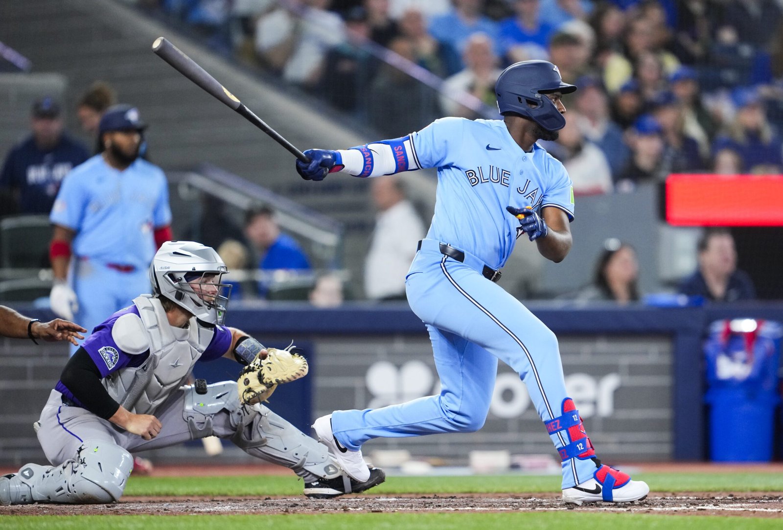 Max Scherzer consigue su primera victoria del año con una sólida apertura 1 Jesús Sánche de los Azulejos conectando hit y dándole apoyo ofensivo a Max Scherzer.