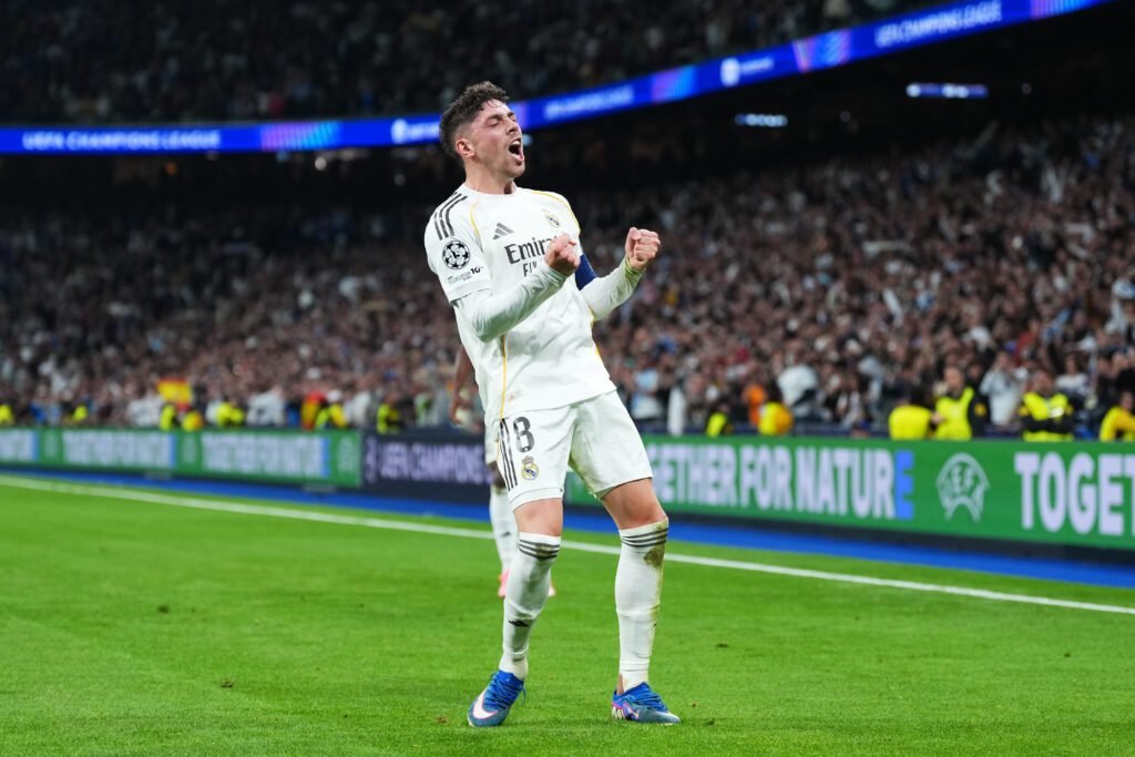 Valverde se luce con hat-trick y acerca al Real Madrid a cuartos de Champions 2 Valverde