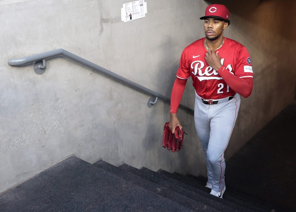 Hunter Greene, abridor estrella de Cincinnati, preocupa por posible lesión en su codo 8 Hunter Greene preocupa por posible lesión en el codo