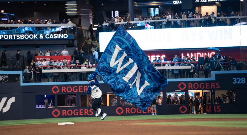 Reacción en Toronto: Blue Jays vencen 5-3 a Guardians y nivelan la serie en Rogers Centre (Fotos) 7 DSC07517