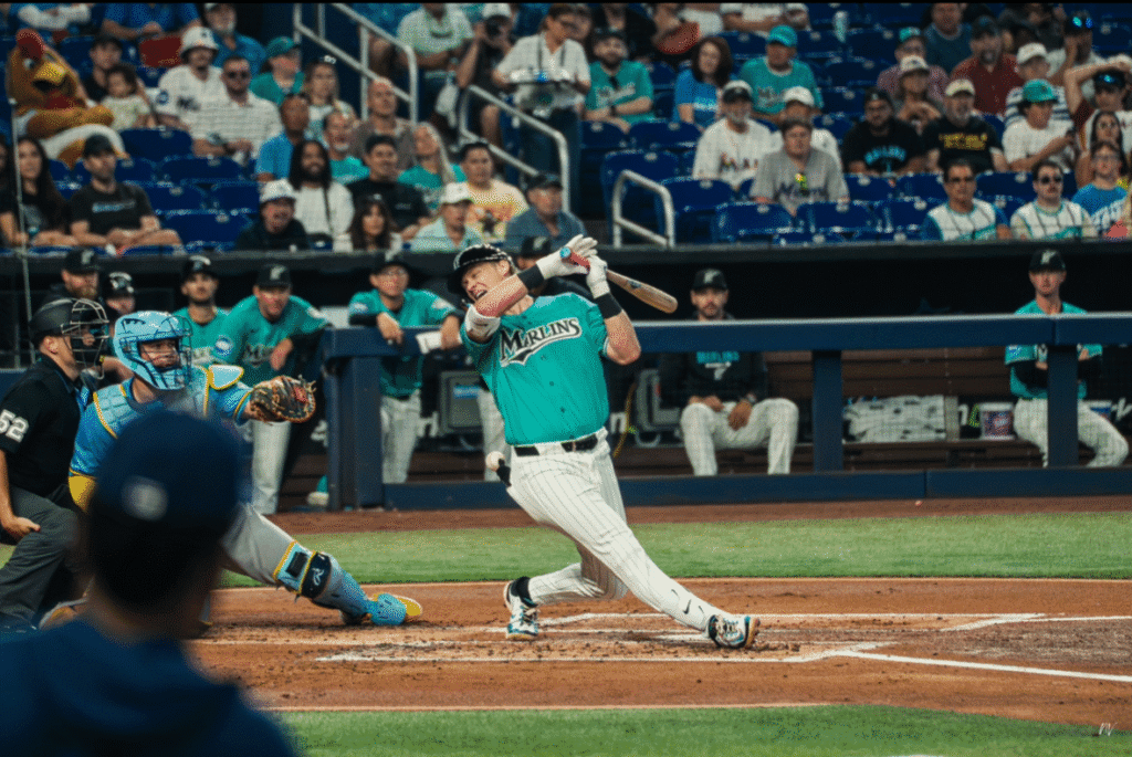 Kyle Stowers regresa y los Marlins responden para evitar la barrida ante Milwaukee con 5-3 1 IMG 8236 scaled e1776631391178