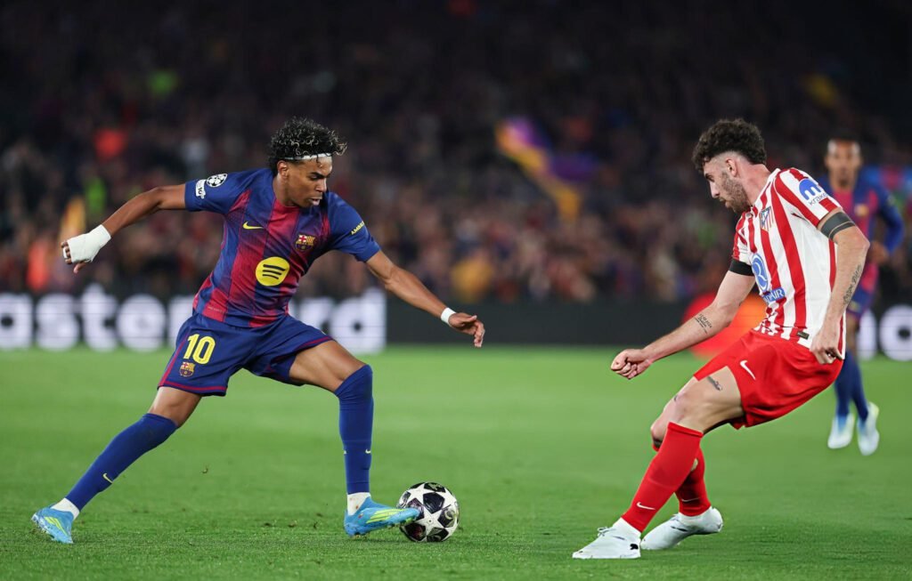 Julián Álvarez lidera al Atlético en triunfo 2-0 sobre Barcelona 1 Lamine Yamal terminó anulado por la defensa del Atlético de Madrid.