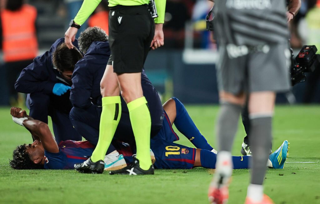 Lamine Yamal se lesiona en triunfo del Barcelona: ojo con el Mundial 9 Lamine Yamal salió lesionado de la victoria 1-0 del Barcelona sobre Celta de Vigo.