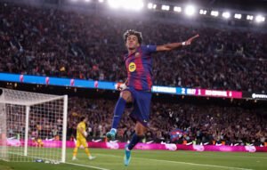 Home 19 Lamine Yamal marcó un gol y dio dos asistencias en la victoria de Barcelona 4-1 sobre Espanyol por el derbi.