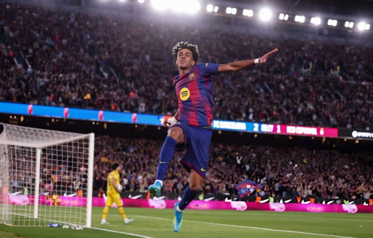 Home 32 Lamine Yamal marcó un gol y dio dos asistencias en la victoria de Barcelona 4-1 sobre Espanyol por el derbi.