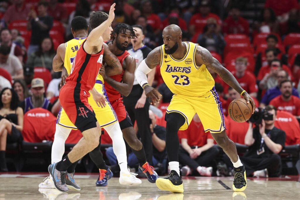 LeBron James encabeza victoria de Lakers en la prórroga ante Rockets 7 LeBron James Lakers
