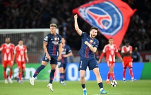 Khvicha Kvaratskhelia anotó doblete en la victoria de PSG 5-4 sobre Bayern Munich.