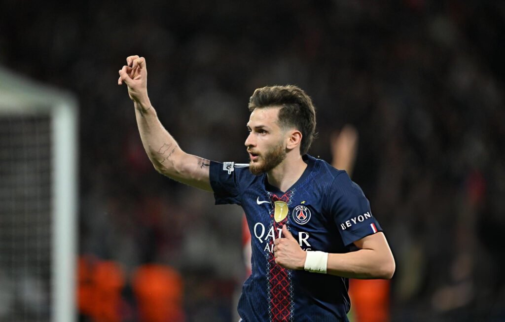 PSG 5-4 Bayern Munich: un homenaje al fútbol 1 Khvicha Kvaratskhelia anotó doblete en la victoria de PSG 5-4 sobre Bayern Munich.