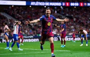 Home 21 Robert Lewandowski anotó el gol del triunfo de Barcelona sobre Atlético de Madrid.